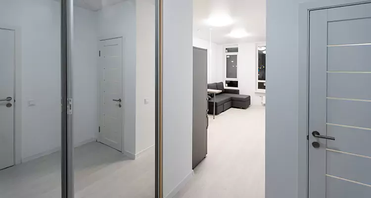 Modern Mirrored Closet Doors Repair in Bayonet Point, FL