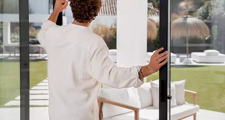 Sliding Screen Door Maintenance for Closing Issues in Bayonet Point, FL